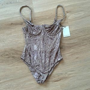 Acacia one piece